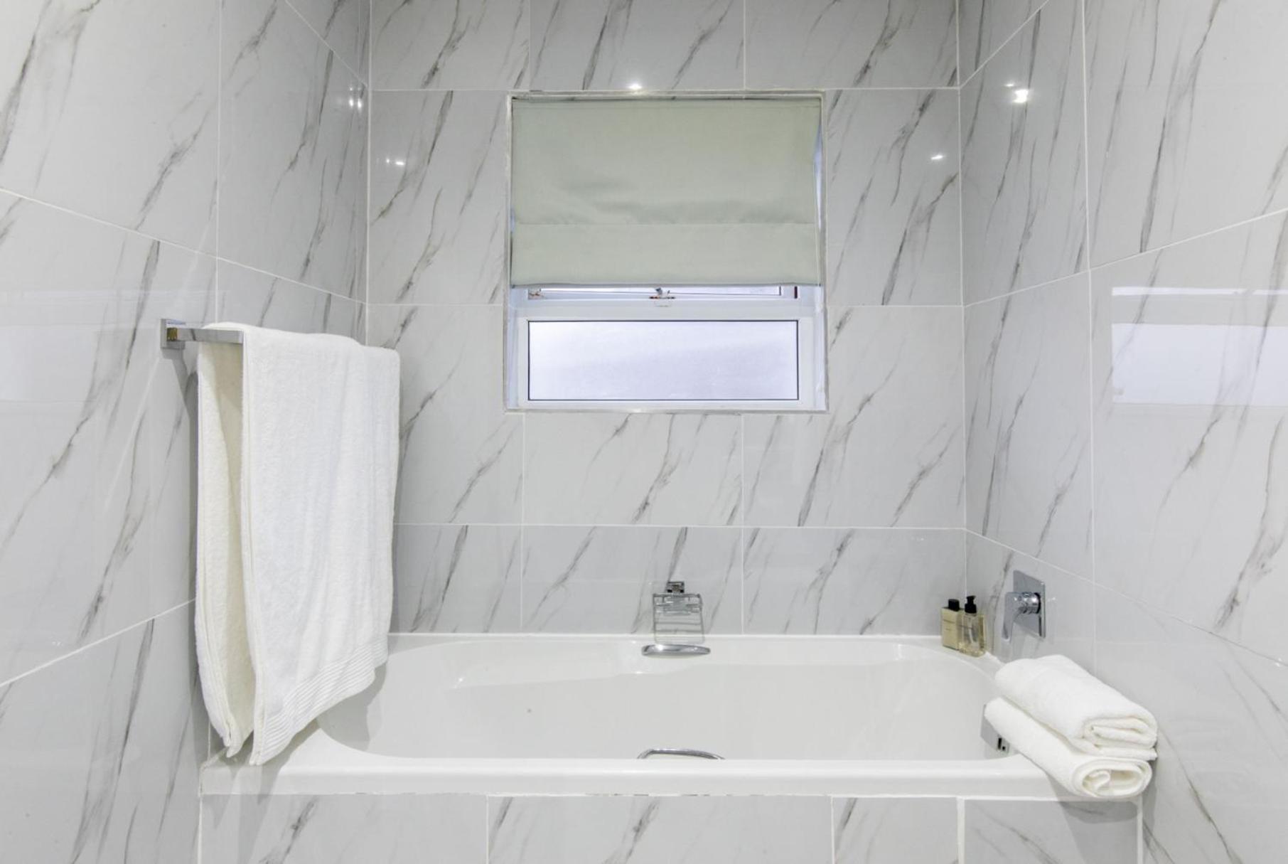 Dolphin Bay Boutique Hotel And Spa พอร์ตเอลิซาเบธ ภายนอก รูปภาพ
