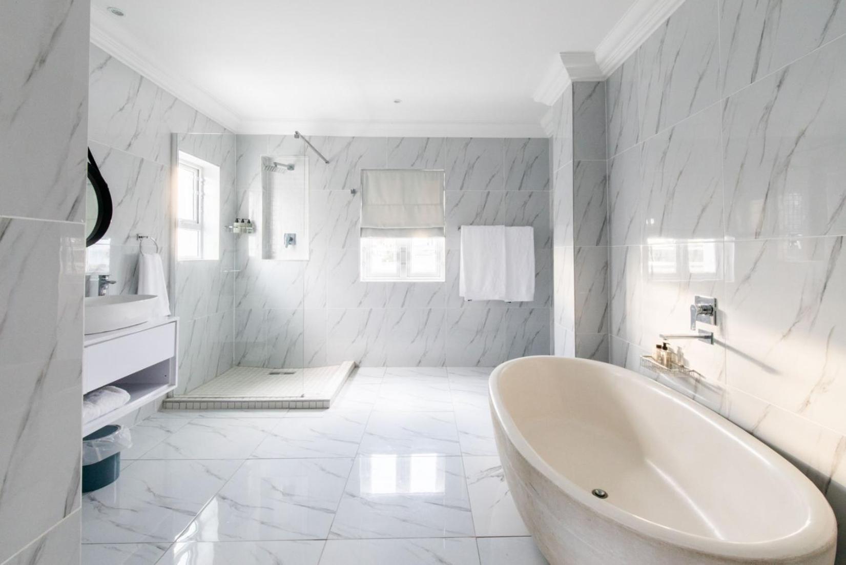 Dolphin Bay Boutique Hotel And Spa พอร์ตเอลิซาเบธ ภายนอก รูปภาพ