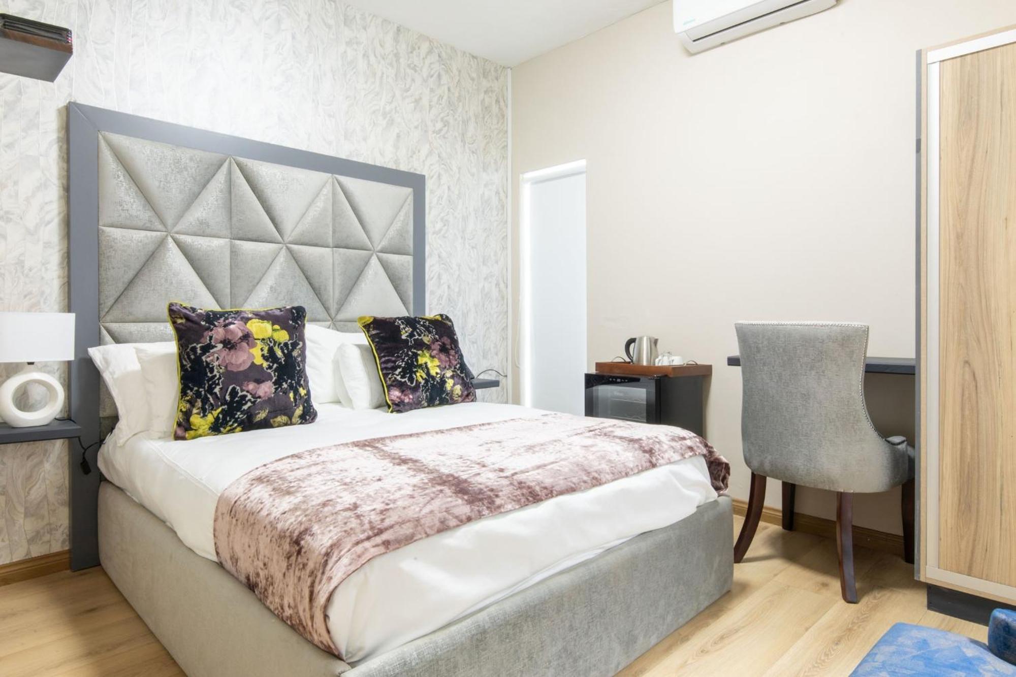Dolphin Bay Boutique Hotel And Spa พอร์ตเอลิซาเบธ ภายนอก รูปภาพ