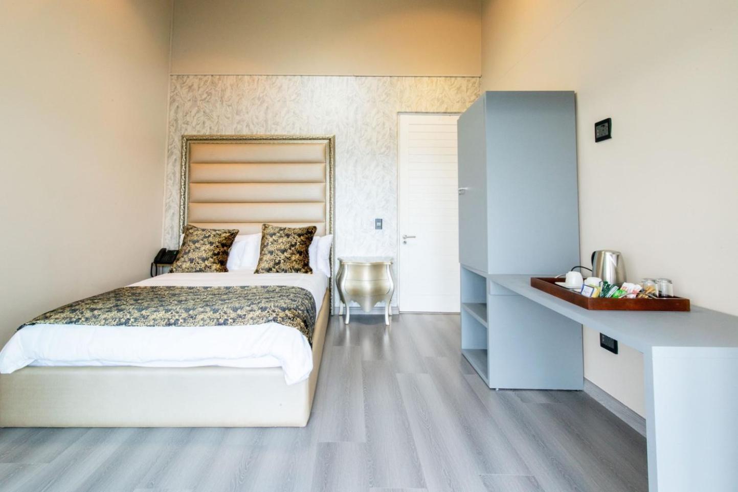 Dolphin Bay Boutique Hotel And Spa พอร์ตเอลิซาเบธ ภายนอก รูปภาพ