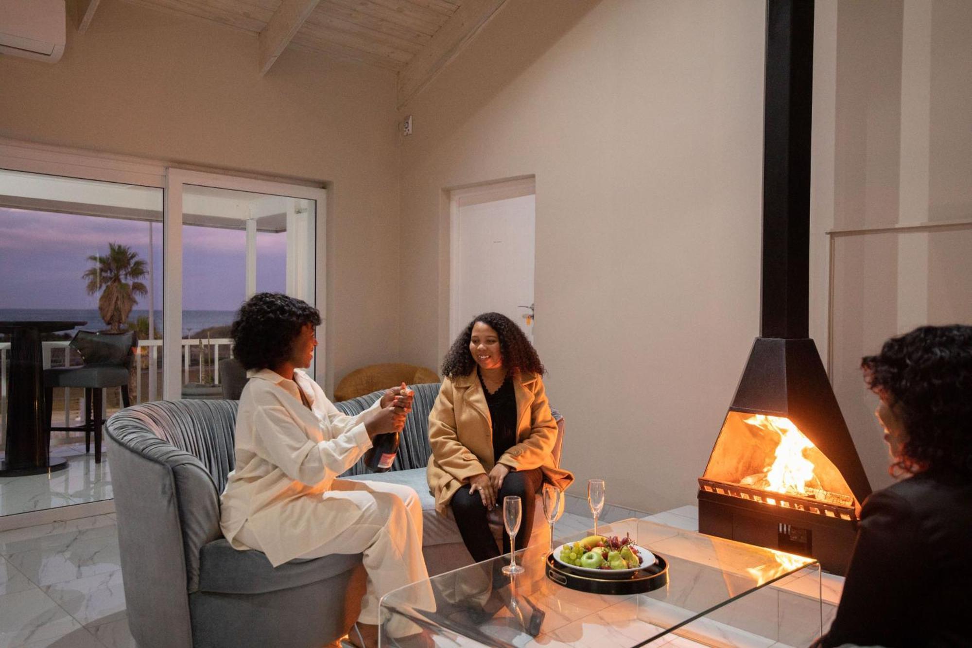 Dolphin Bay Boutique Hotel And Spa พอร์ตเอลิซาเบธ ภายนอก รูปภาพ
