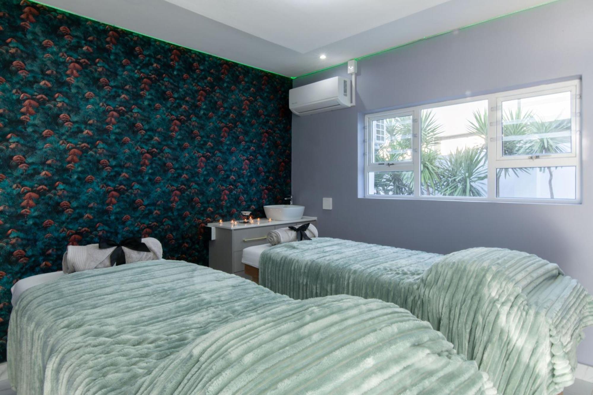Dolphin Bay Boutique Hotel And Spa พอร์ตเอลิซาเบธ ภายนอก รูปภาพ